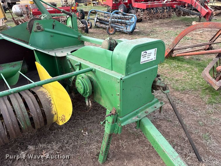 image for item DQ6498 John Deere small square baler