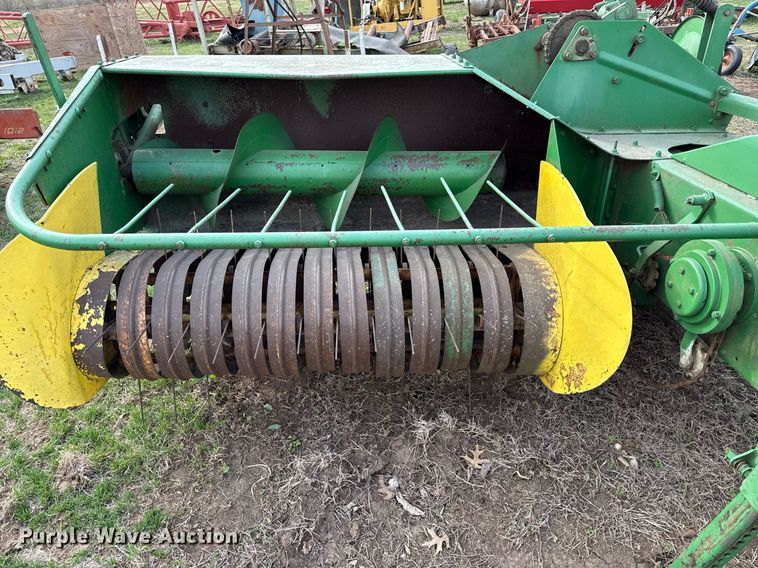 image for item DQ6498 John Deere small square baler
