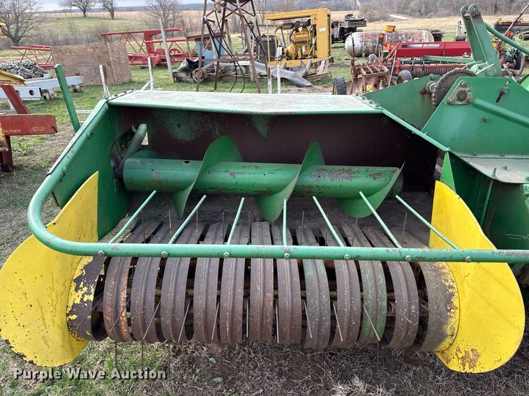 image for item DQ6498 John Deere small square baler