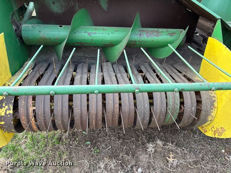 image for item DQ6498 John Deere small square baler