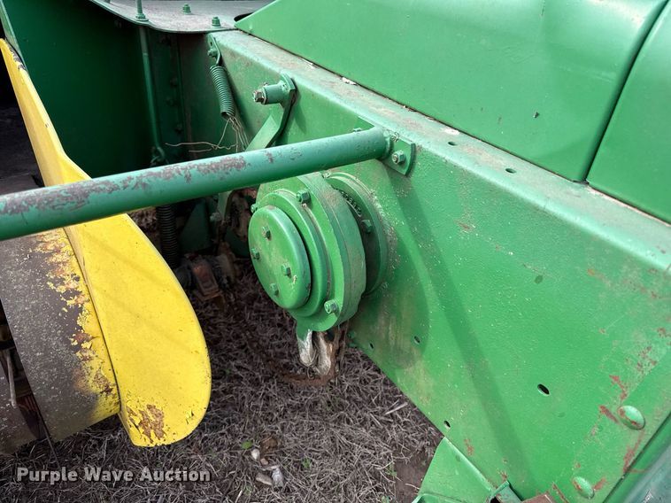 image for item DQ6498 John Deere small square baler
