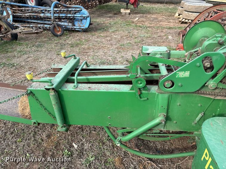 image for item DQ6498 John Deere small square baler