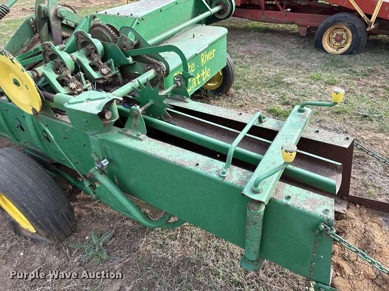 image for item DQ6498 John Deere small square baler