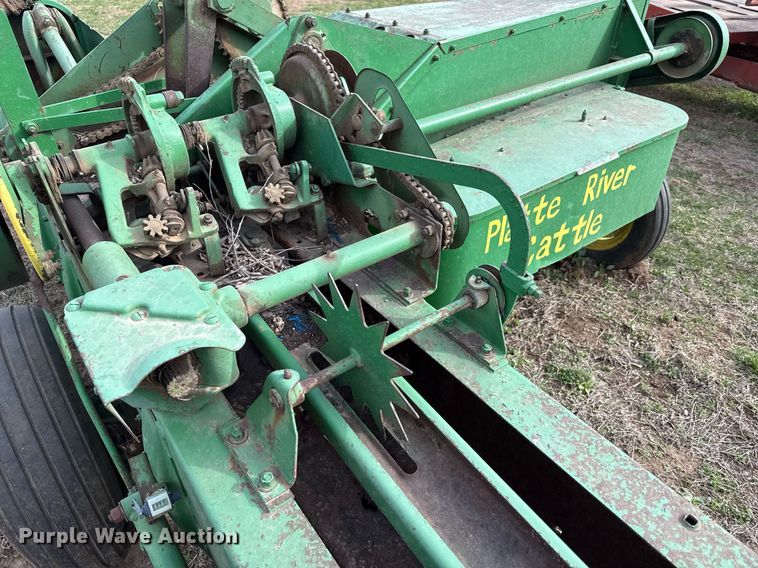 image for item DQ6498 John Deere small square baler