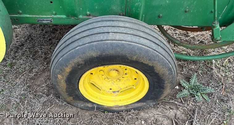 image for item DQ6498 John Deere small square baler
