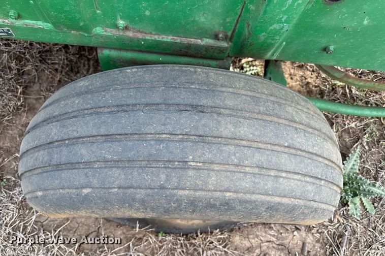 image for item DQ6498 John Deere small square baler