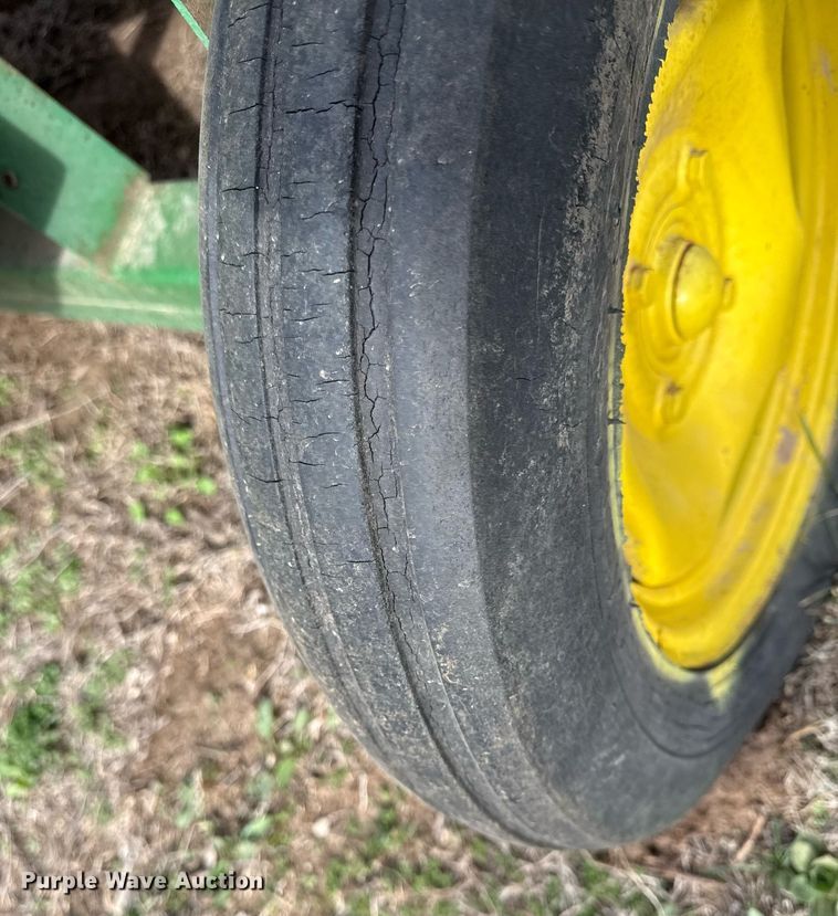 image for item DQ6498 John Deere small square baler