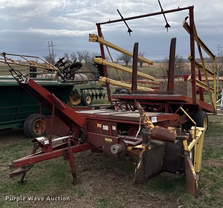 image for item DQ6499 New Holland Stackliner 1012 bale stacker