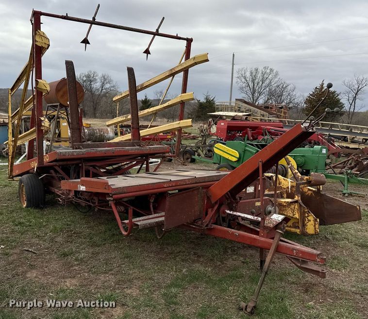 image for item DQ6499 New Holland Stackliner 1012 bale stacker