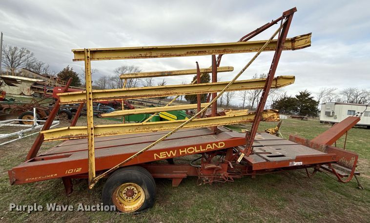 image for item DQ6499 New Holland Stackliner 1012 bale stacker