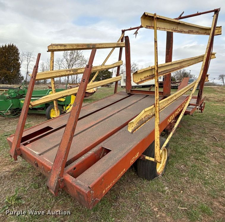 image for item DQ6499 New Holland Stackliner 1012 bale stacker