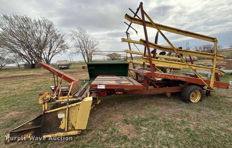image for item DQ6499 New Holland Stackliner 1012 bale stacker