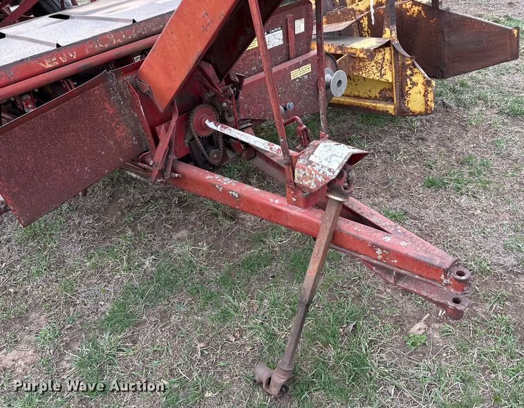 image for item DQ6499 New Holland Stackliner 1012 bale stacker