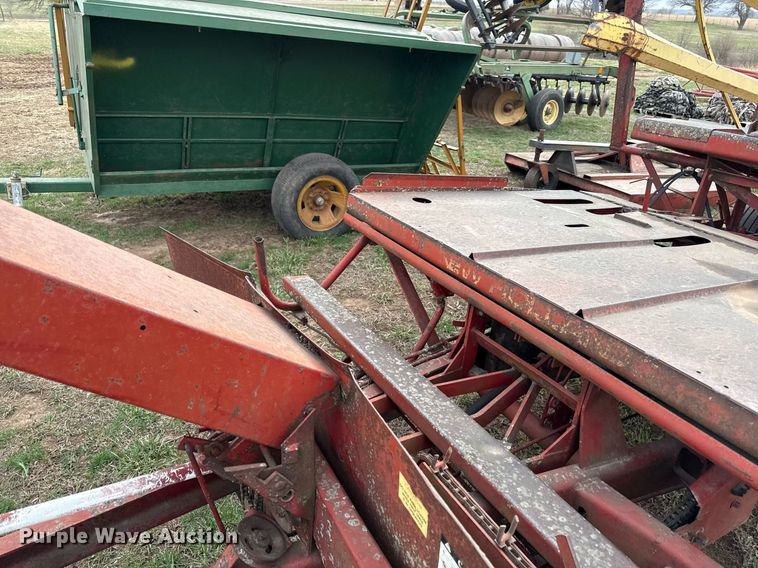 image for item DQ6499 New Holland Stackliner 1012 bale stacker