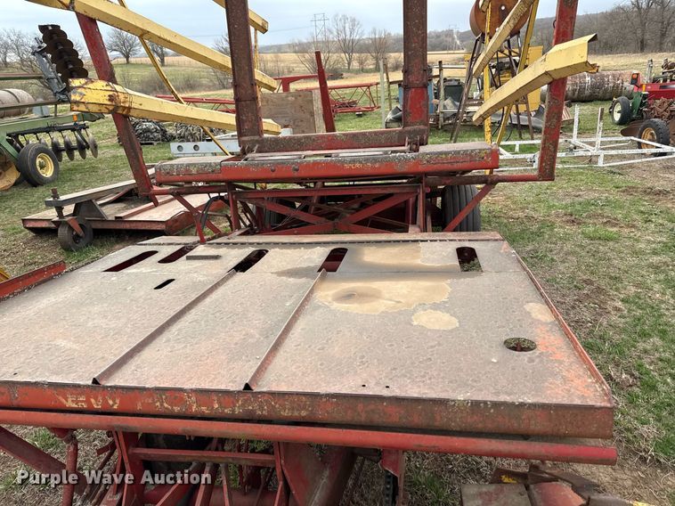 image for item DQ6499 New Holland Stackliner 1012 bale stacker