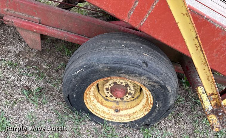 image for item DQ6499 New Holland Stackliner 1012 bale stacker