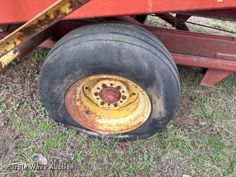 image for item DQ6499 New Holland Stackliner 1012 bale stacker