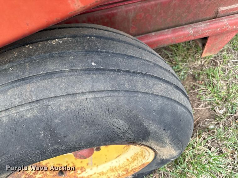 image for item DQ6499 New Holland Stackliner 1012 bale stacker