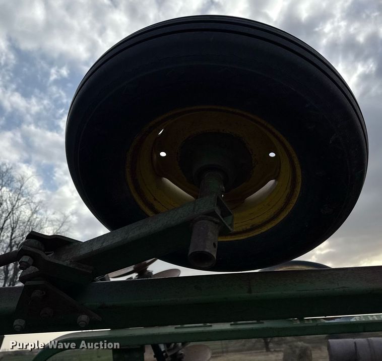 image for item DQ6503 John Deere 235 disk