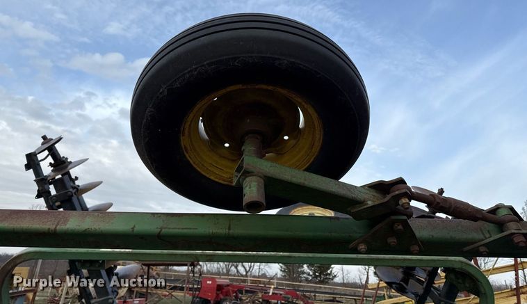 image for item DQ6503 John Deere 235 disk