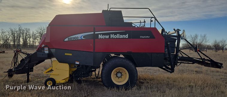 image for item DT7059 2005 New Holland BB960AR large square baler