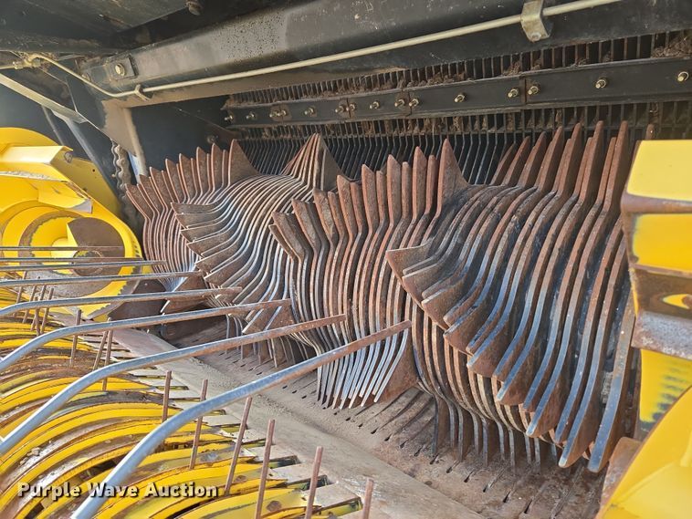 image for item DT7059 2005 New Holland BB960AR large square baler