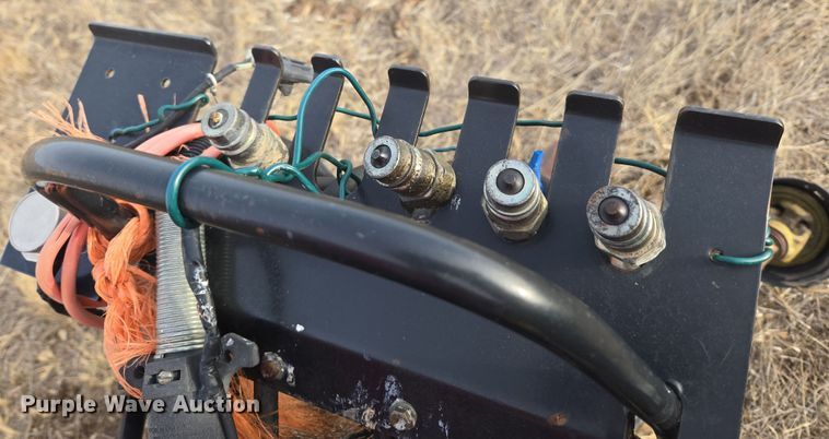 image for item DT7059 2005 New Holland BB960AR large square baler