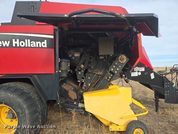 image for item DT7059 2005 New Holland BB960AR large square baler