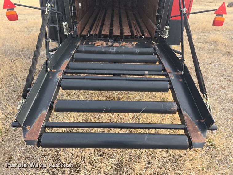 image for item DT7059 2005 New Holland BB960AR large square baler