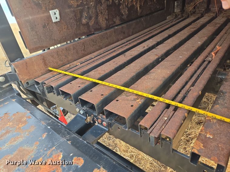 image for item DT7059 2005 New Holland BB960AR large square baler