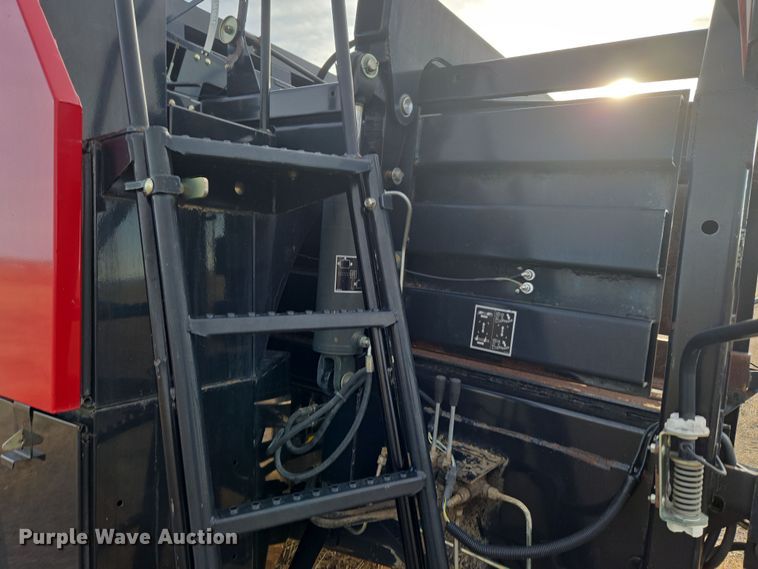 image for item DT7059 2005 New Holland BB960AR large square baler