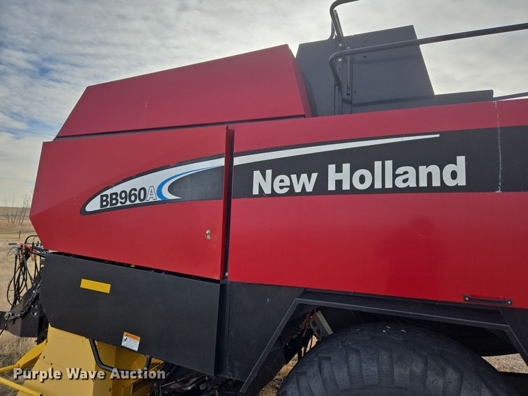 image for item DT7059 2005 New Holland BB960AR large square baler
