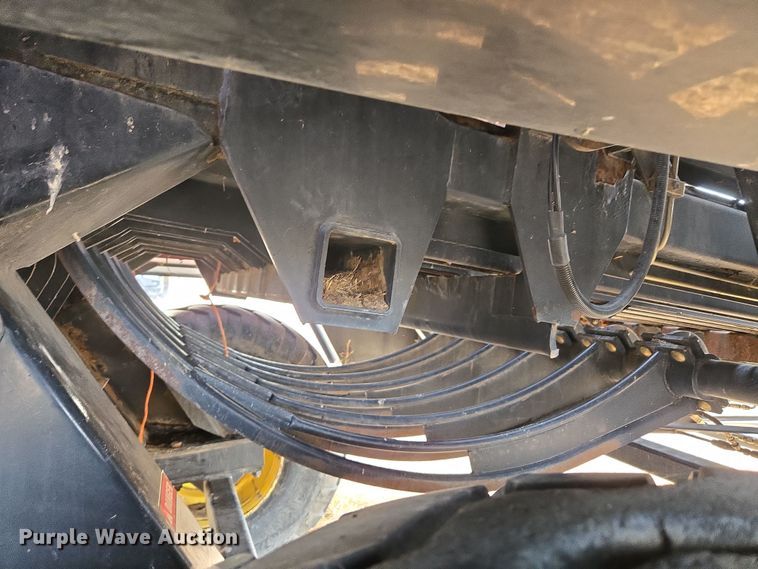 image for item DT7059 2005 New Holland BB960AR large square baler