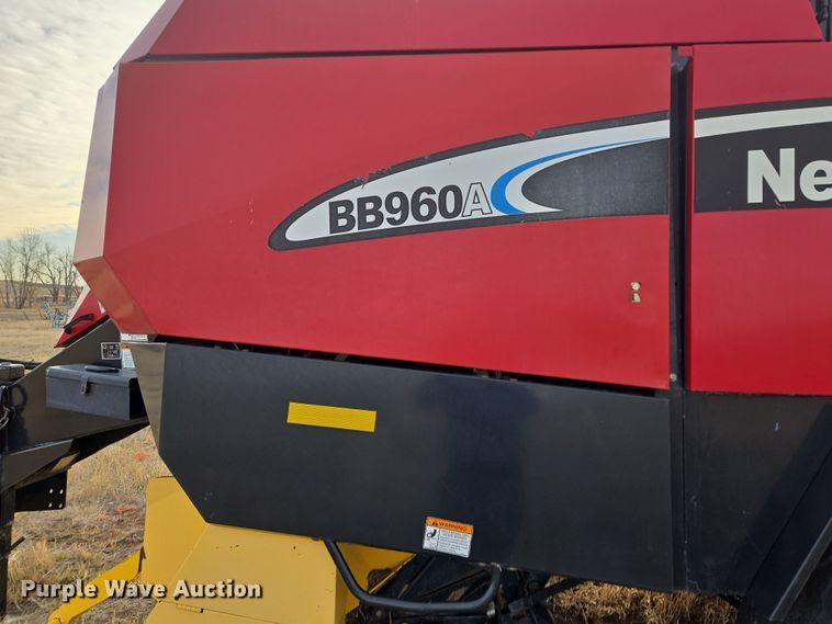 image for item DT7059 2005 New Holland BB960AR large square baler