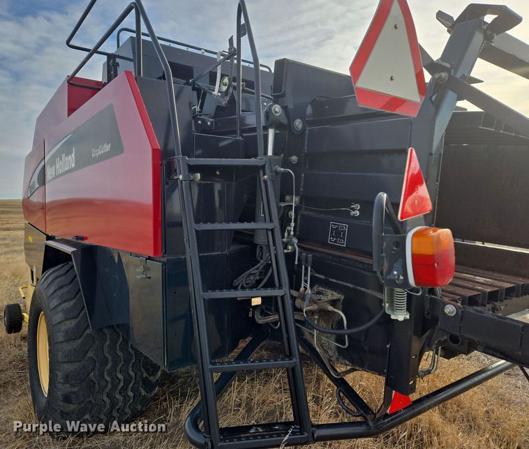 image for item DT7059 2005 New Holland BB960AR large square baler
