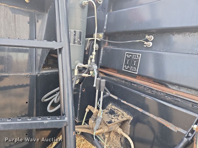 image for item DT7059 2005 New Holland BB960AR large square baler