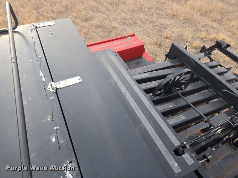 image for item DT7059 2005 New Holland BB960AR large square baler