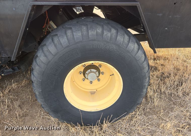 image for item DT7059 2005 New Holland BB960AR large square baler