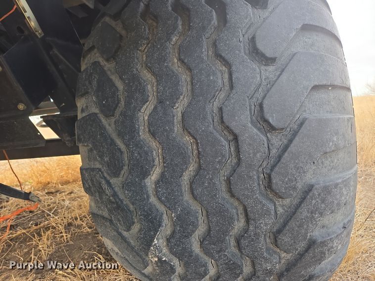 image for item DT7059 2005 New Holland BB960AR large square baler