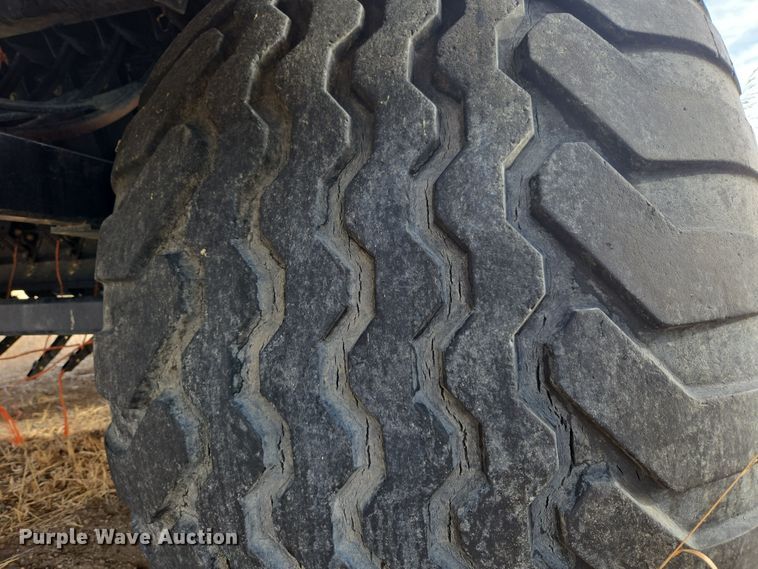 image for item DT7059 2005 New Holland BB960AR large square baler