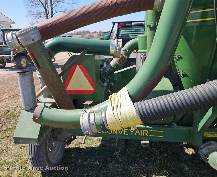 image for item DT7643 Conveyair grain vacuum