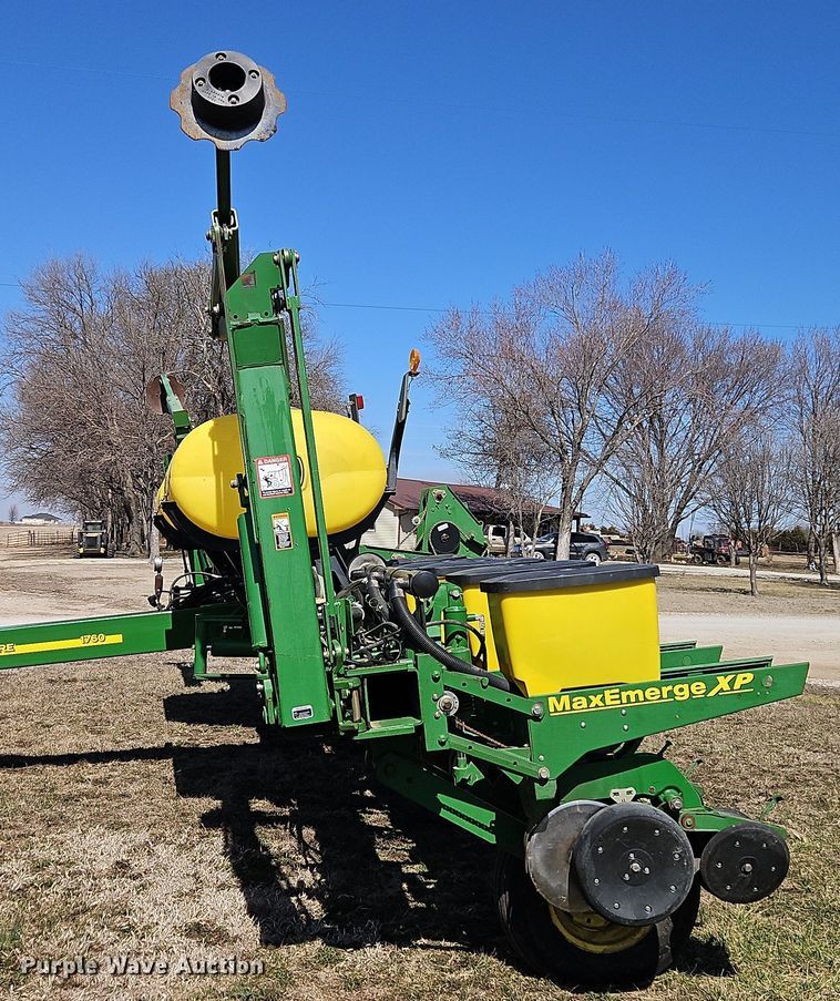 image for item DT7644 2006 John Deere 1760 planter