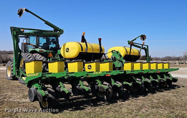 image for item DT7644 2006 John Deere 1760 planter