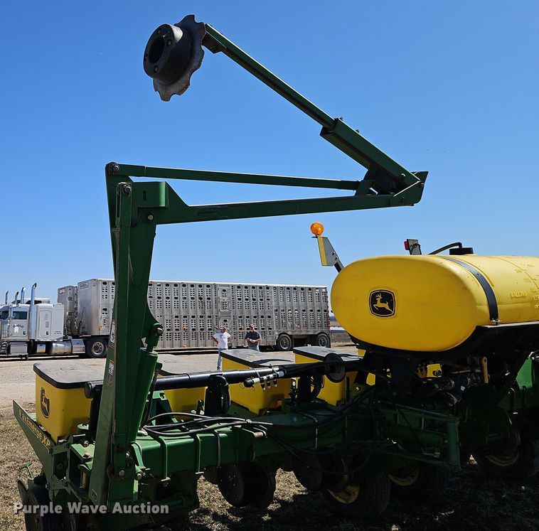 image for item DT7644 2006 John Deere 1760 planter