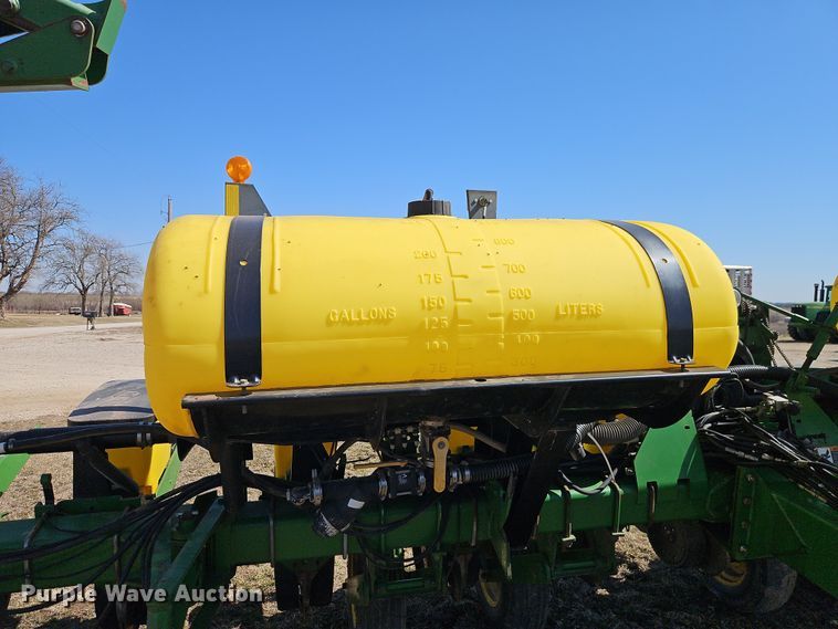 image for item DT7644 2006 John Deere 1760 planter