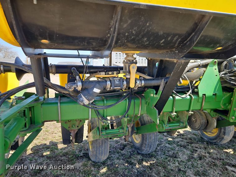 image for item DT7644 2006 John Deere 1760 planter