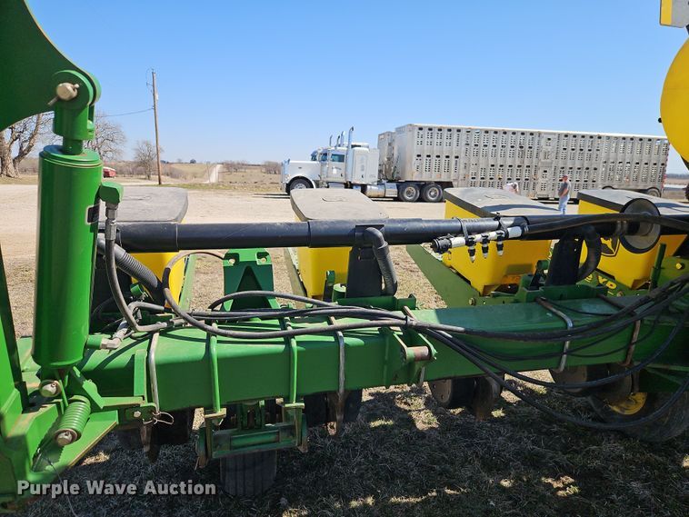 image for item DT7644 2006 John Deere 1760 planter