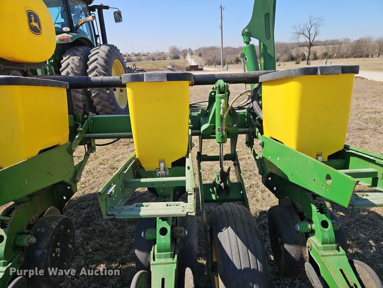 image for item DT7644 2006 John Deere 1760 planter