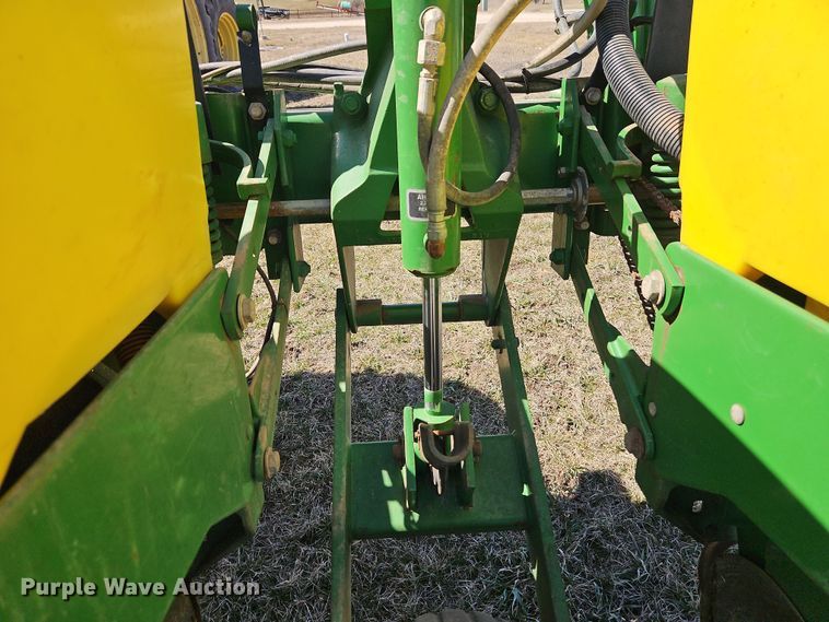 image for item DT7644 2006 John Deere 1760 planter