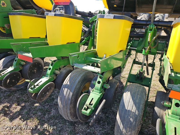 image for item DT7644 2006 John Deere 1760 planter